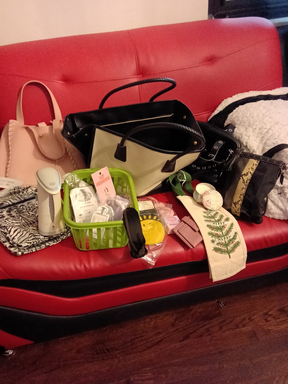 Black & Cream Tote Bag w/ 4 MORE purses + at LEAST 15+ Items ReSELL ER'S BUNDLE